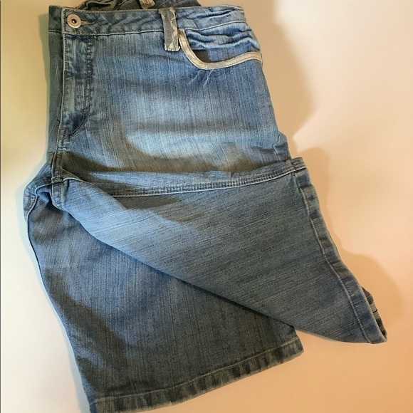 Vanilla Star Knee Length Capri Size 20 Jean Shorts - Picture 2 of 6